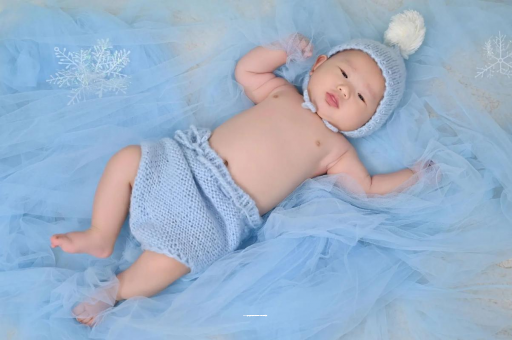 燕郊宝宝睡迷糊了才肯吃奶 燕郊宝宝睡迷糊了才肯吃奶